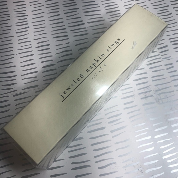 PIER 1 napkin rings four - Picture 5 of 6